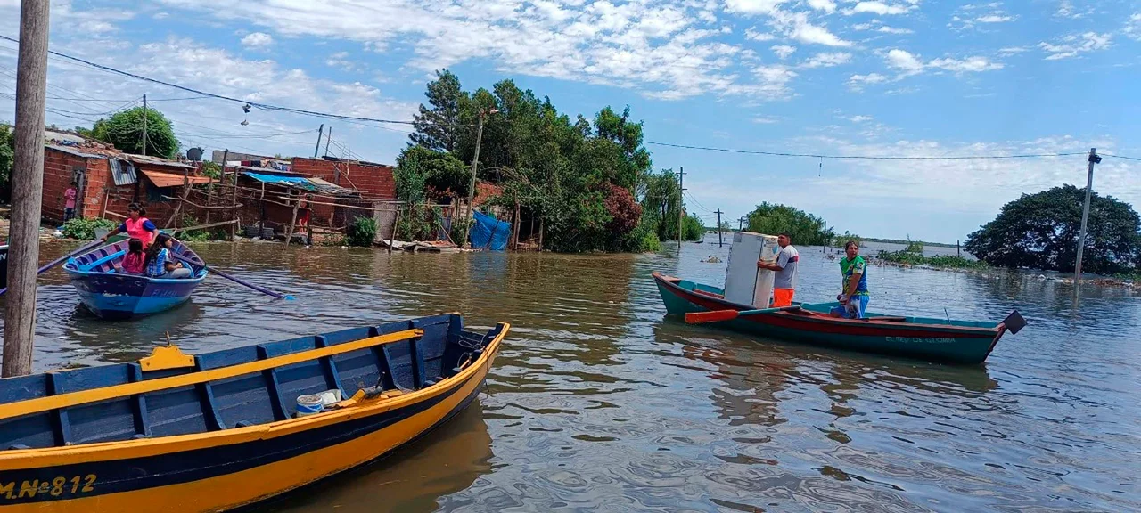 El Ministerio de Desarrollo Social despliega en Corrientes un operativo de asistencia a las familias afectadas por creciente del río Paraná y del río Uruguay. Foto: Desarrollo Social