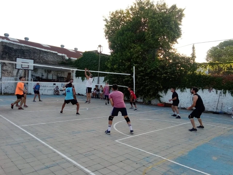 Clubes de barrio rosarinos llaman a no votar a Milei en el balotaje