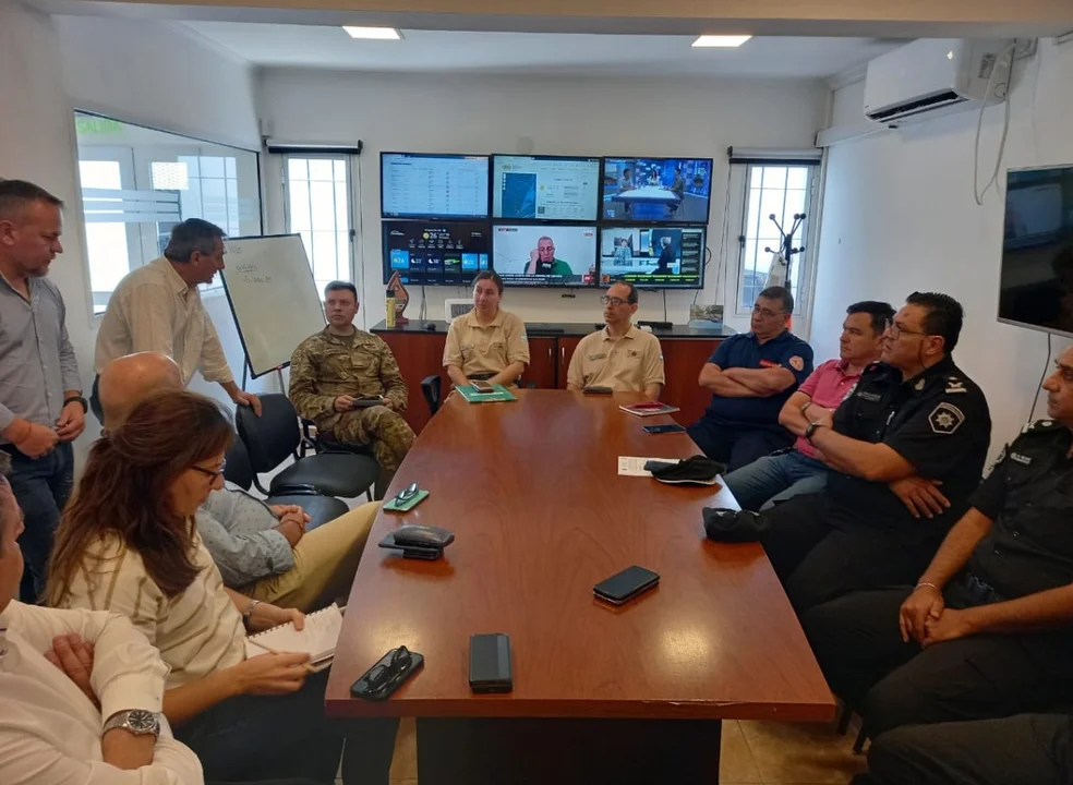 Ante la crecida y sus posibles efectos, la provincia realiza un trabajo interministerial junto a municipios y comunas