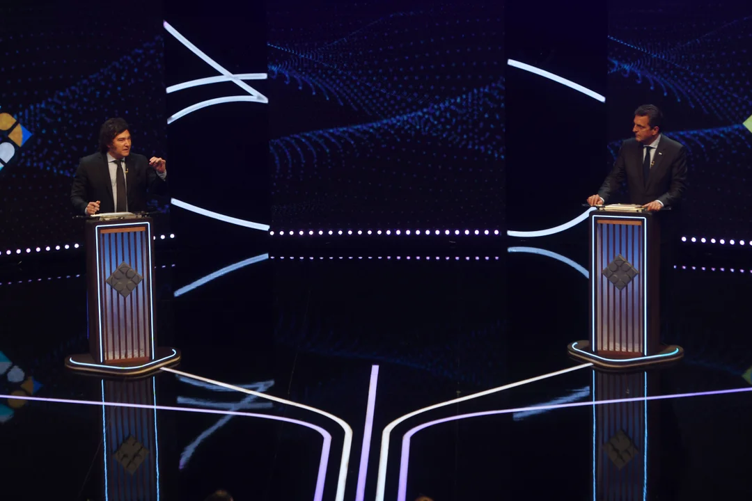 Balotaje: qué dice la última encuesta y qué ve el electorado en Massa y Milei