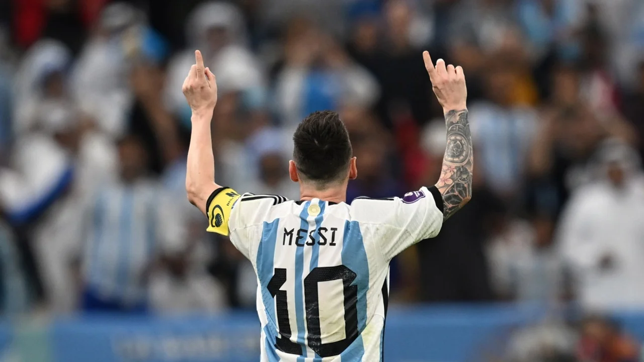 Messi subastará seis camisetas que usó en Qatar 2022