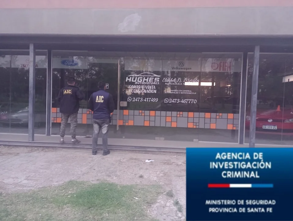 Mega operativo con un policía detenido y 22 vehículos secuestrados