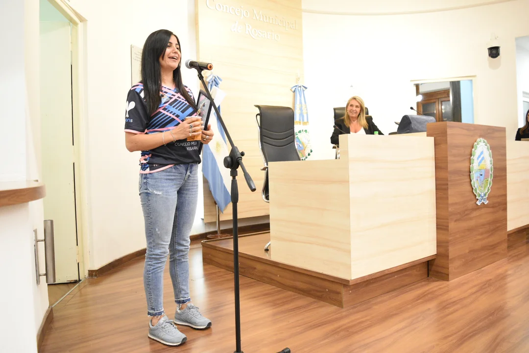 Eva Chaves: la profesora de pelota paleta que hace historia en Rosario