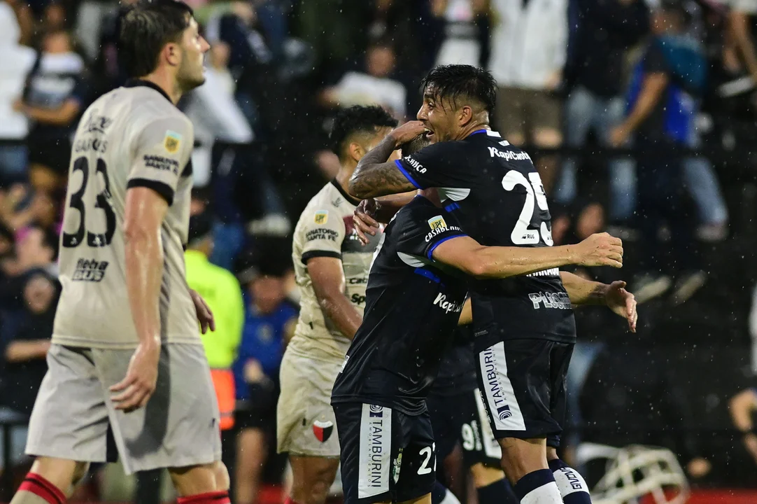 Colon cayó 1 a 0 ante Gimnasia y descendió a la Primera Nacional