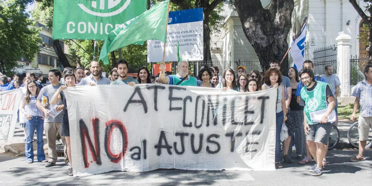 Trabajadores del CONICET se suman a la manifestación y piden paro general