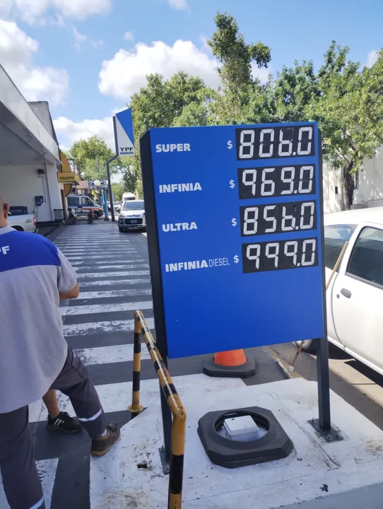 Aumentaron un 27% los combustibles y el litro de nafta llega a los mil pesos