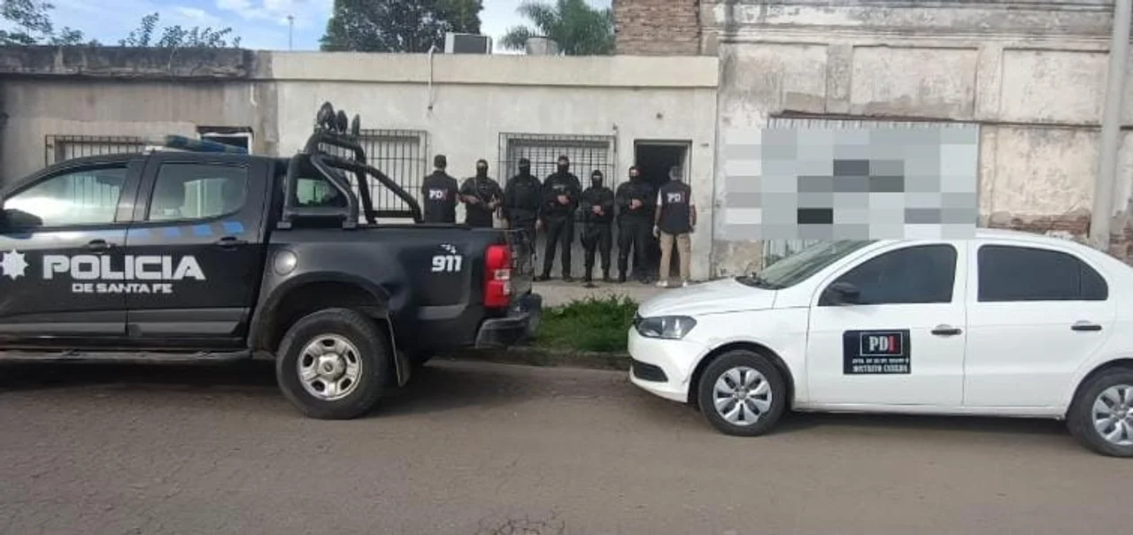 Allanamientos y detenciones por robo en comercio