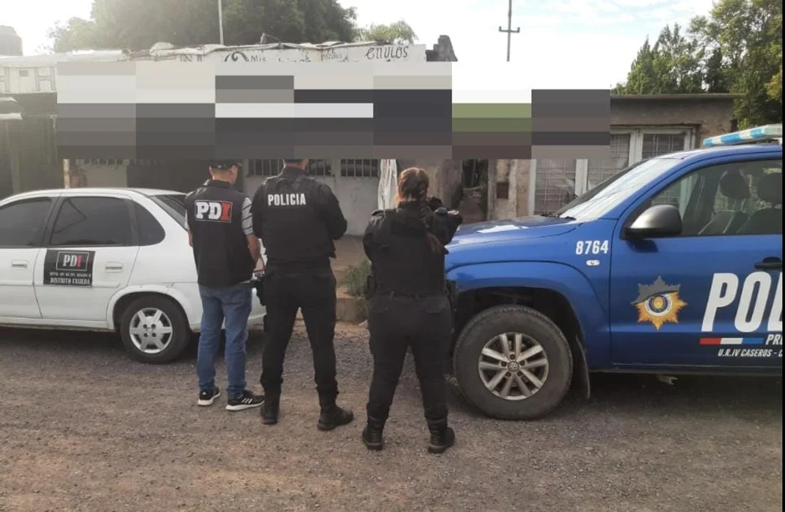 Allanamientos y detenciones por robo en comercio