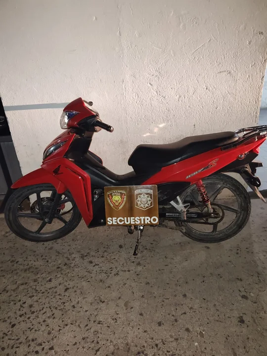 Dos aprehendidos y recuperación de una moto con pedido de secuestro