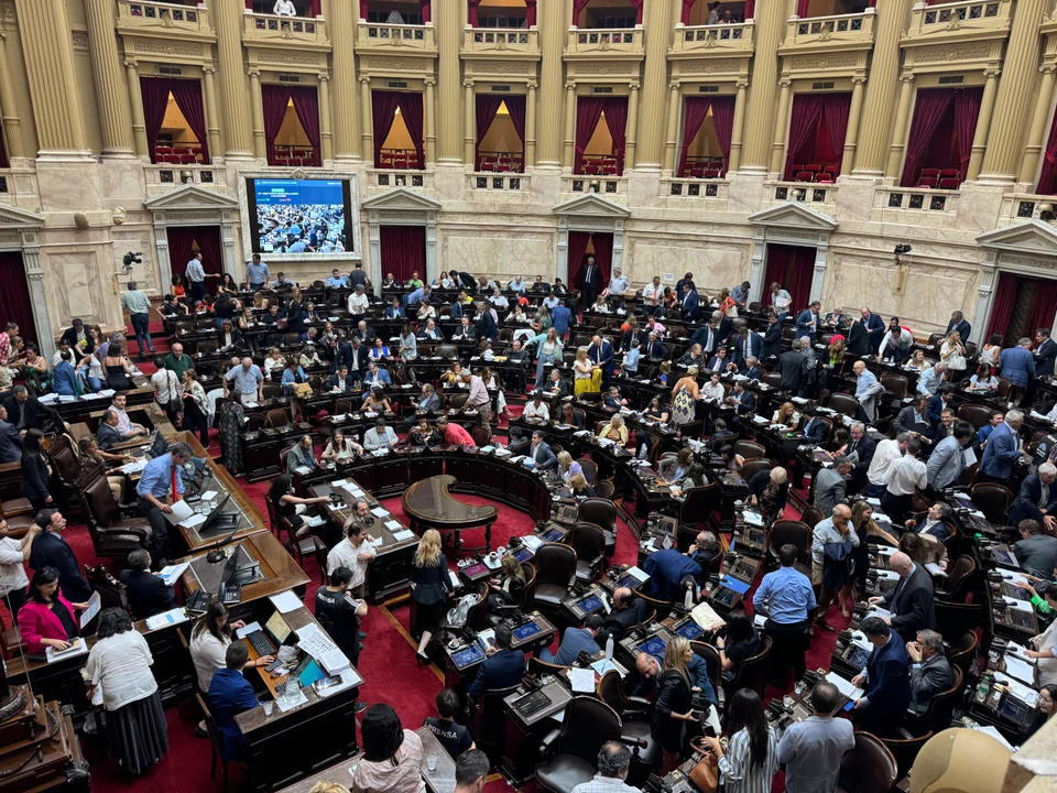 Diputados paso a cuarto intermedio y votará este viernes el proyecto de Ley Bases