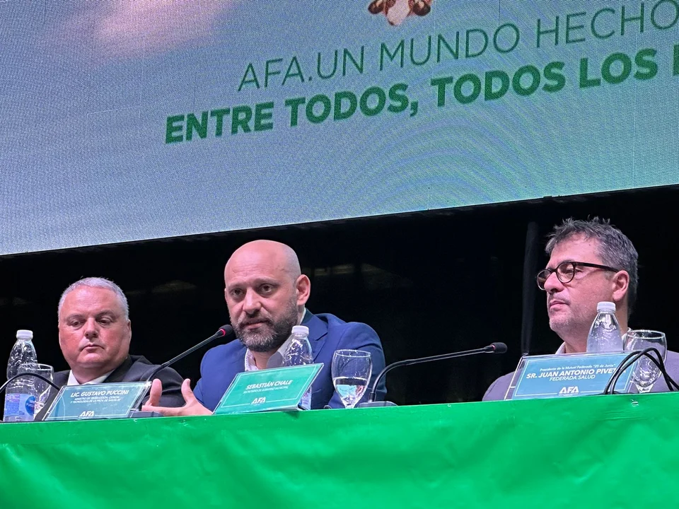 El ministro Gustavo Puccini, en la 91ª Asamblea de Delegados de Agricultores Federados Argentinos. (Fotografía: Prensa Gob. Santa Fe)