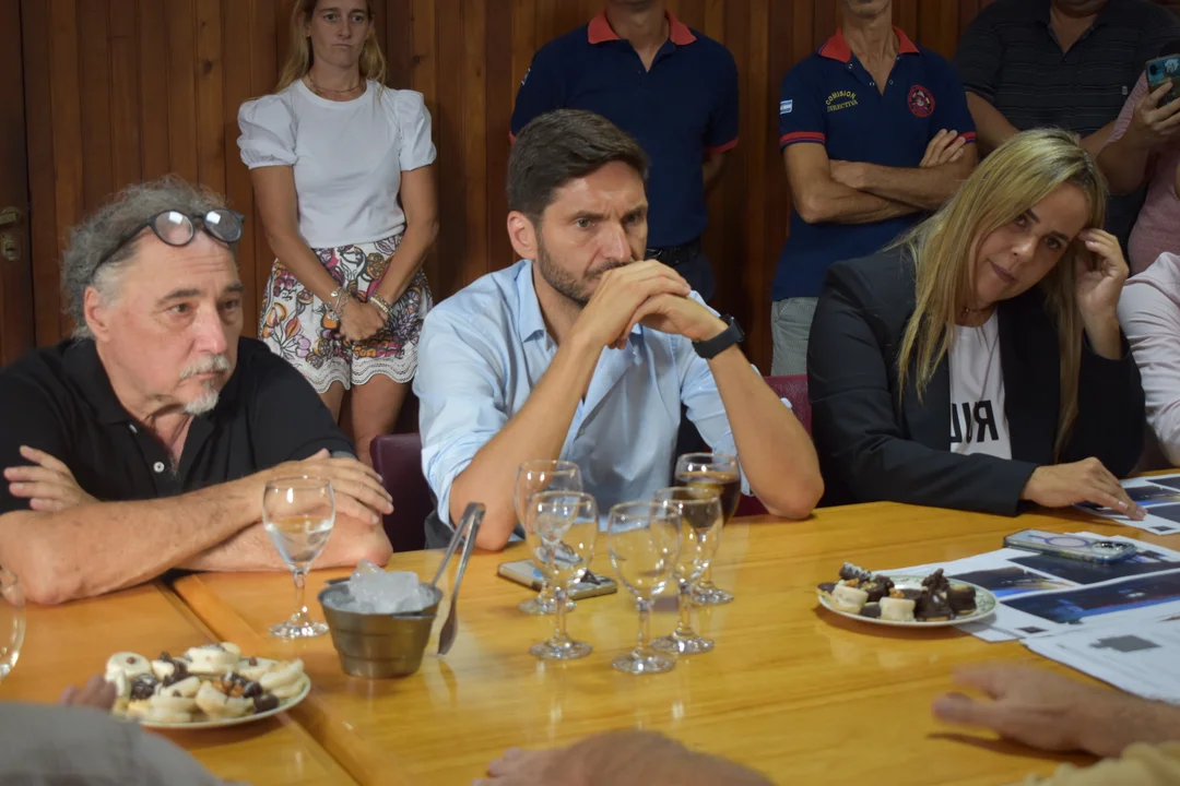 Maximiliano Pullaro se comprometió a apoyar la construcción del nuevo cuartel de bomberos