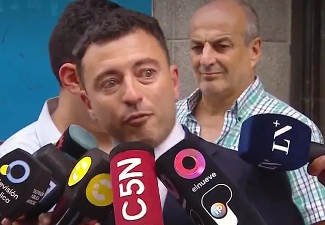 De Loredo lagrimeó por la Ley Ómnibus y fustigó a Milei: "Dice idioteces todo el tiempo"