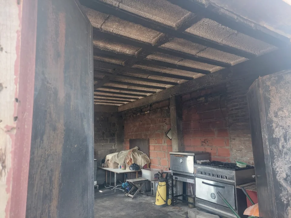 Colabora con alimentos: incendio en el merendero "Sacrificio del Barrio"