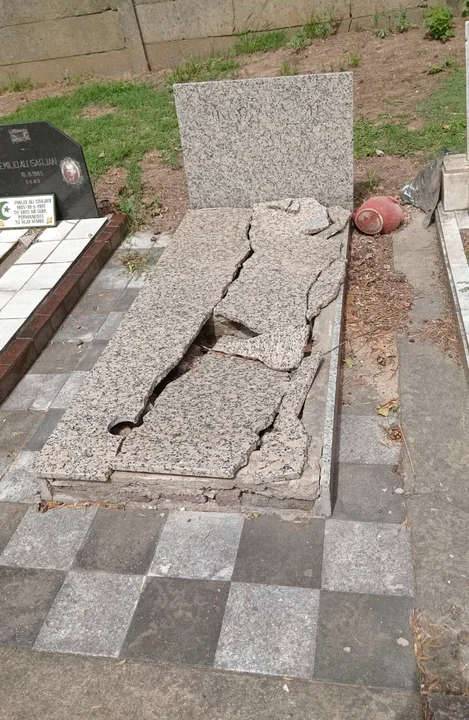 Vandalizaron las tumbas de Carlos Menem y su hijo