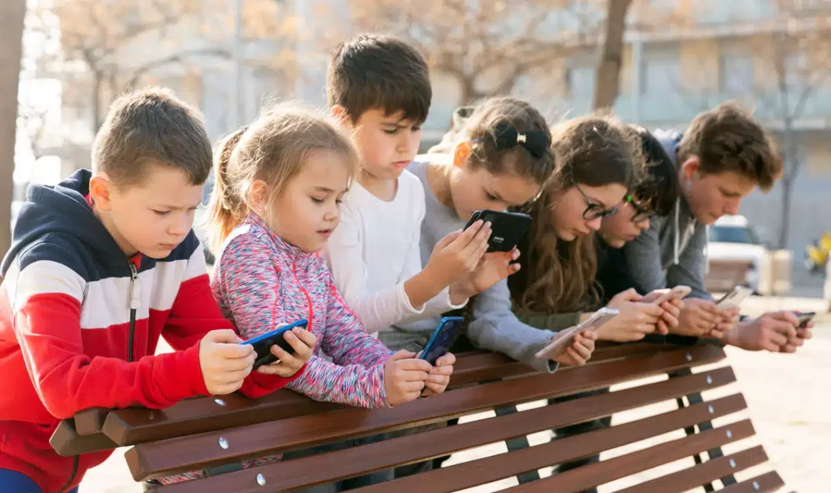 Australia prohíbe el acceso a redes sociales para menores de 16 años