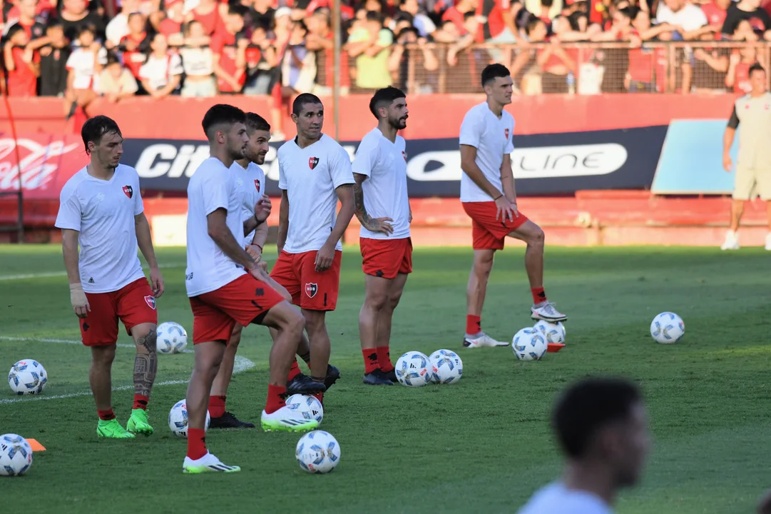 Con un 'Banderazo' renovado, la hinchada de Newell's pidió por un triunfo en el clásico