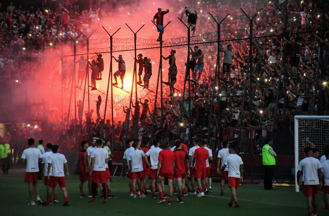 Con un 'Banderazo' renovado, la hinchada de Newell's pidió por un triunfo en el clásico