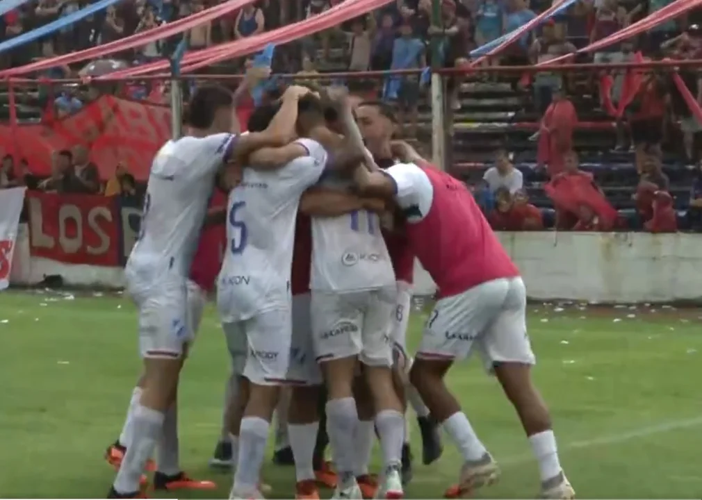 Argentino sacó pecho en el clásico y le ganó 2 a 0 a Central Córdoba en el Gabino