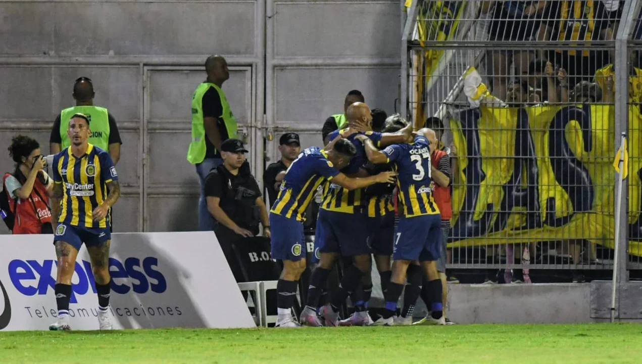 Central va por un triunfo ante Vélez para no alejarse del lote de arriba