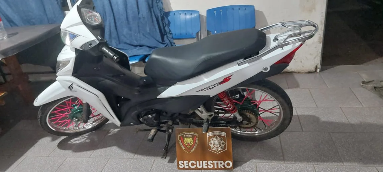 Secuestran motocicleta con números adulterados y detienen a joven