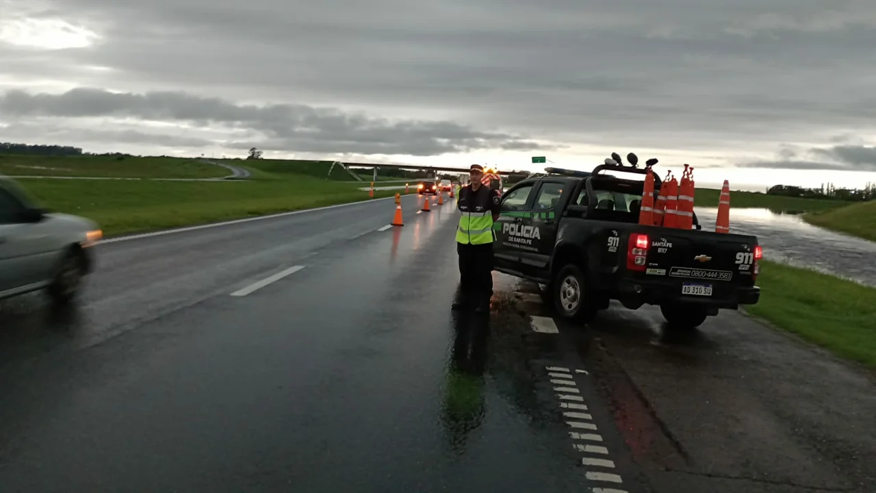 Cientos de evacuados y desvíos en varias rutas por el temporal en la región