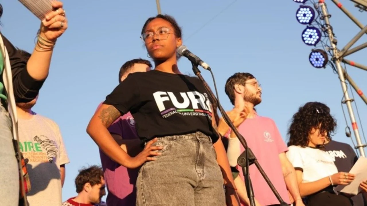 Apoyo a la presidenta de la FUR tras la ola de ataques xenófobos en las redes