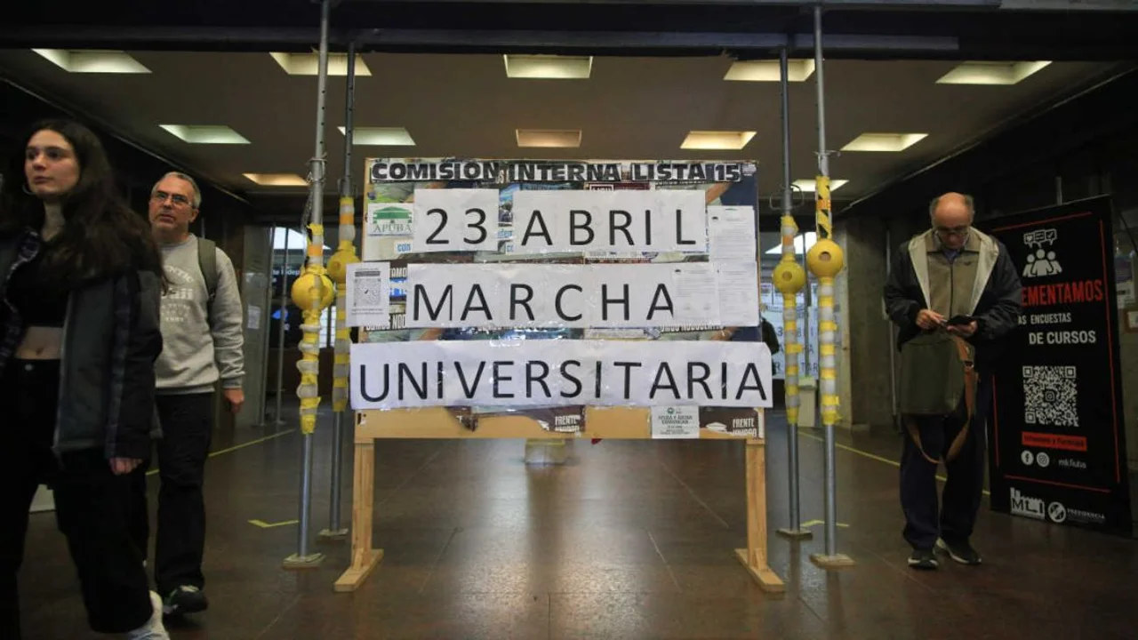 Miles de rosarinos viajan con destino a la Marcha Federal Universitaria