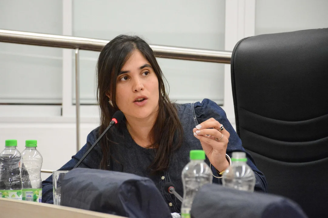 Julia Irigoitía: "Ojalá el intendente hubiera llevado al ministro Francos a comer a Empalme Graneros para que vea cómo vive la gente".