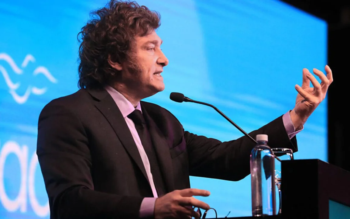 Tras la polémica, se confirmó la nueva fecha y lugar de presentación del libro de Milei