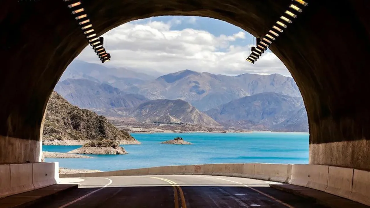 Finde largo con menos turismo: ¿Eliminar los puentes o mejorar los ingresos?