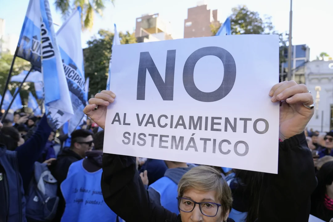 Movilización de trabajadores frente al Iapos. (RosarioPlus)