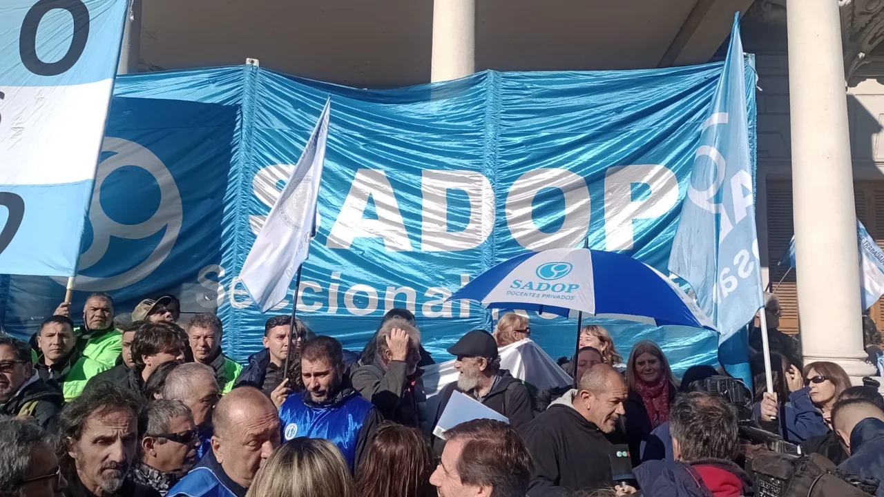 El corte del Iapos movilizó numerosos gremios y calentó la previa del paro general