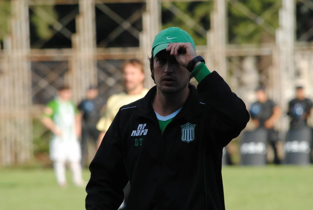 Ruffini fue campeón de la Liga Casildense en la temporada 2012 en el banco de 9 de Julio.