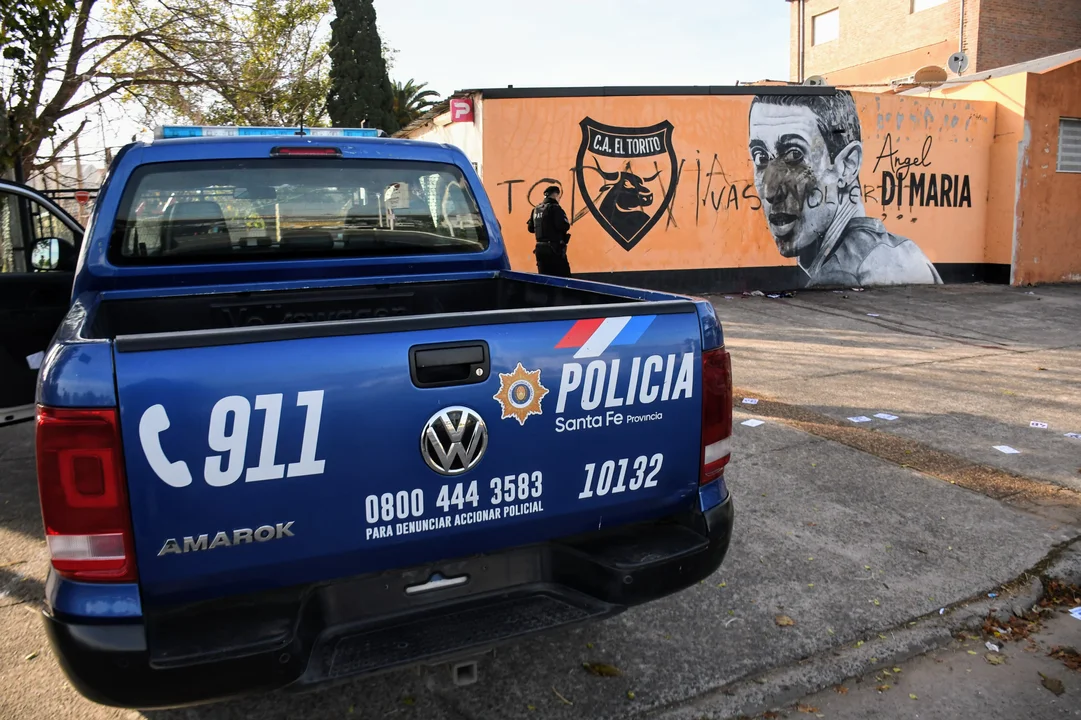 Vandalizaron el mural de Di María en el club El Torito