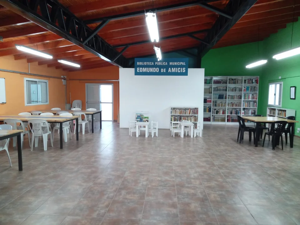 Asociate gratuitamente a la biblioteca 'Edmundo de Amicis'