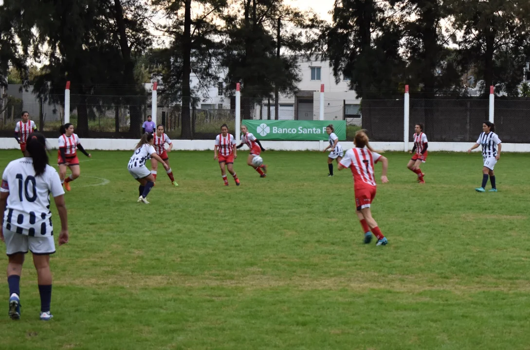 Aprendices pasó de etapa con un golazo de tiro libre