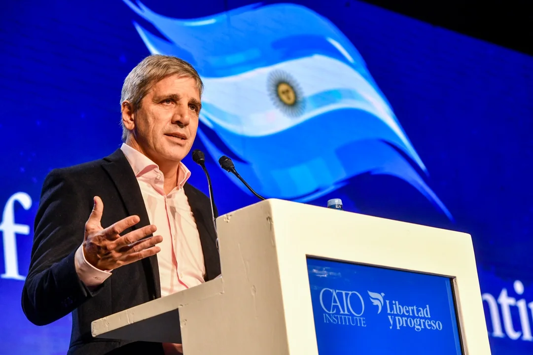 Caputo aseguró que la obra pública seguirá cortada y habrá re negociación con el FMI