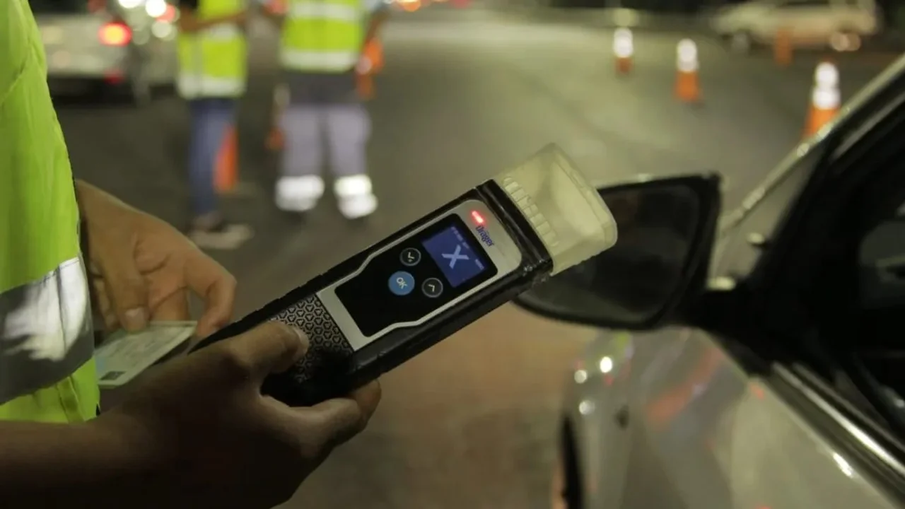 Chocó borracho y rompió el límite del test de alcoholemia