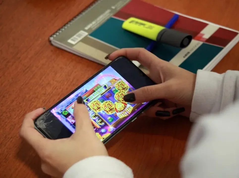 Bloqueo de juego online: foco en las escuelas para que los alumnos no apuesten
