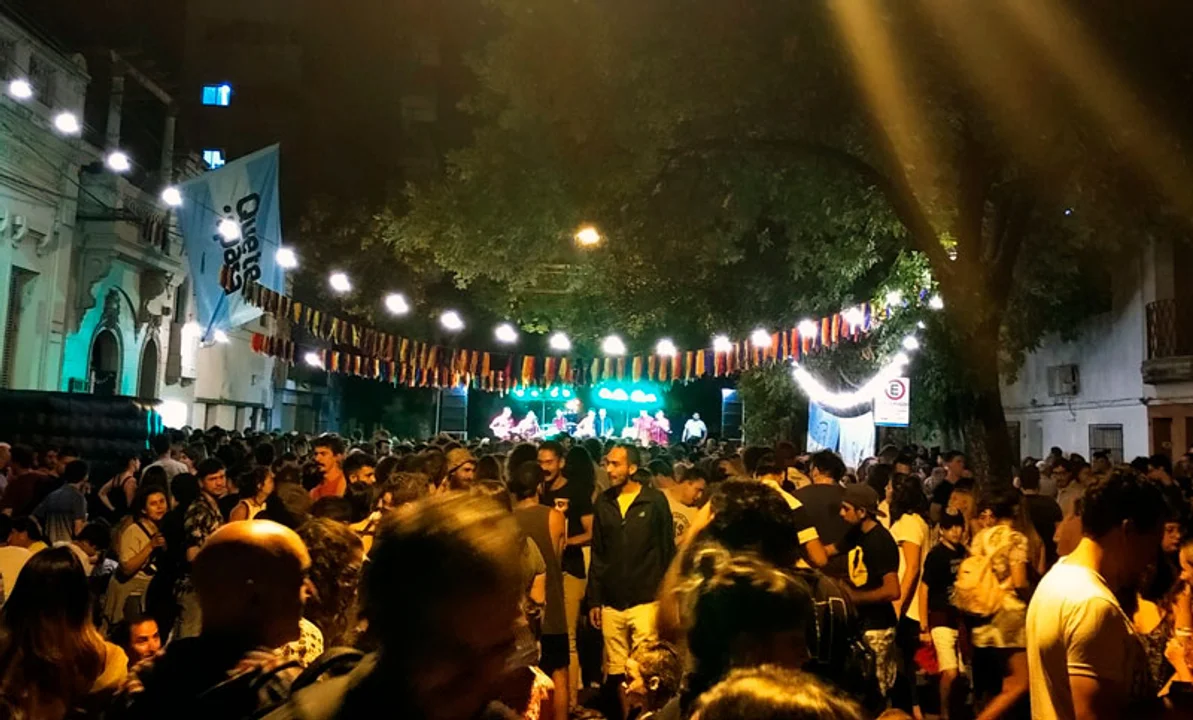 Actividad nocturna durante el Carnaval de espacio cultural Mística.