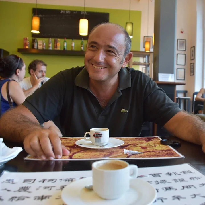 Una novela policial que transcurre en la municipalidad, la propuesta de Yamil