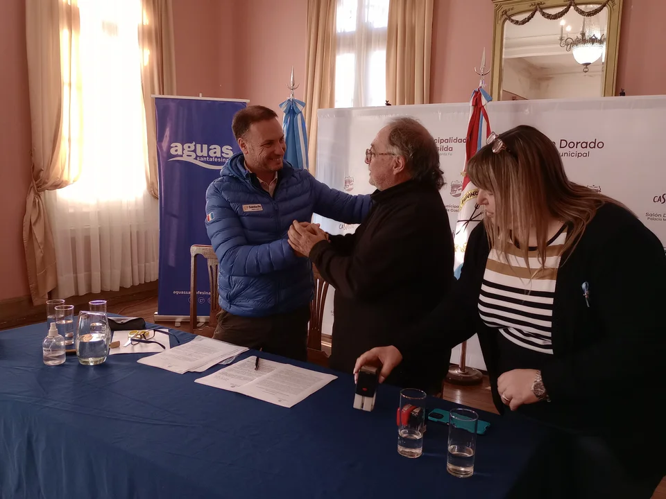 Enrico y Franchella luego de la firma.