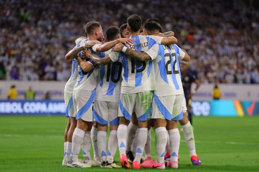 Argentina choca con Canadá en busca de la final