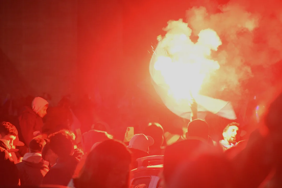 Una multitud se concentró de madrugada en el Monumento para celebrar la obtención de la Copa América. (RosarioPlus)