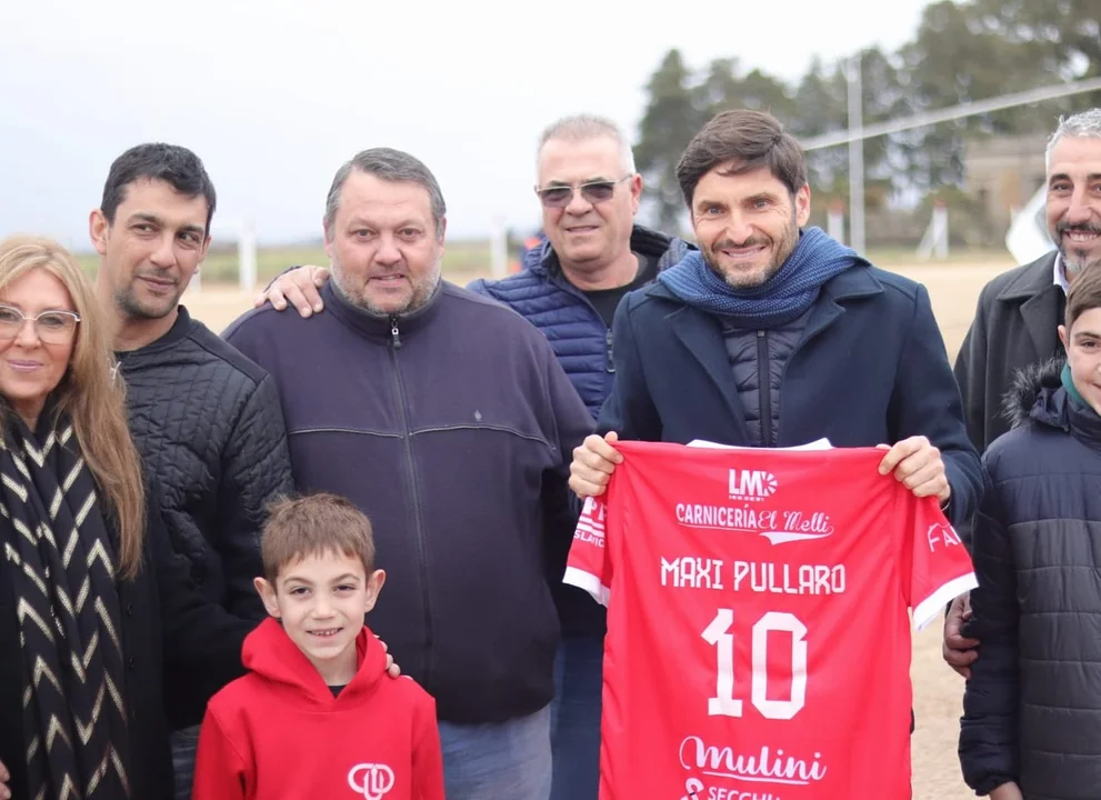 Maxi Pullaro con la camiseta de Unión Deportiva de Los Molinos.