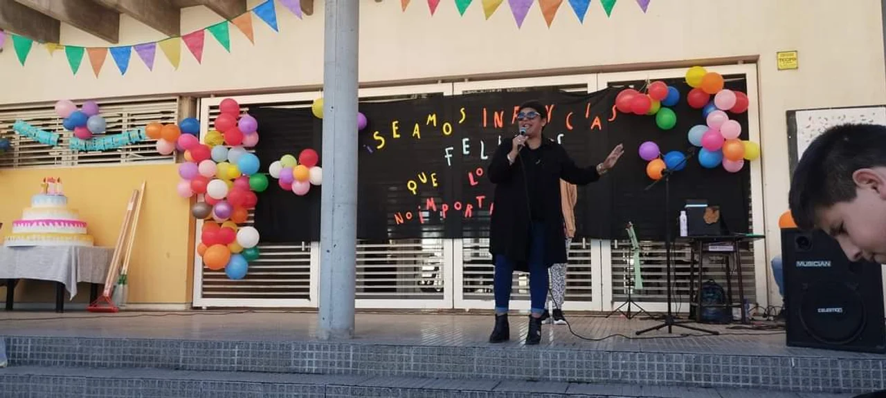 Imágenes del Facebook de la Escuela 1403