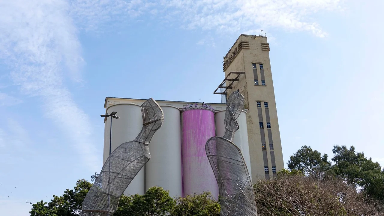 La intervención artística de los silos David generó polémica