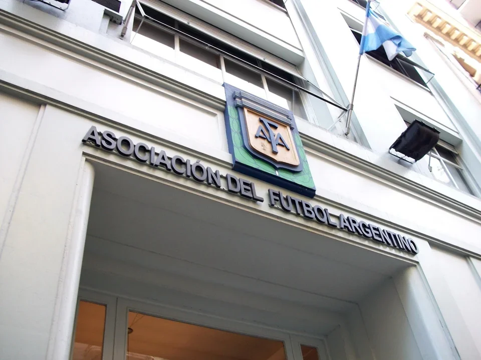 La AFA extendió la fecha del cierre del mercado de pases
