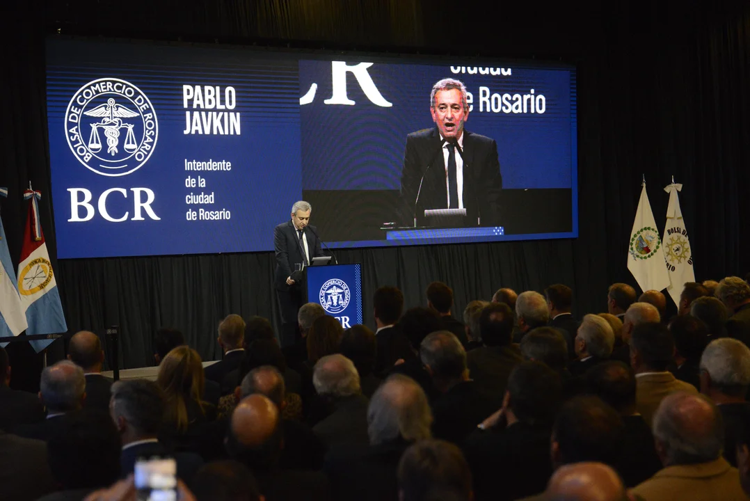El funcionario local estuvo presente en el acto por los 140 años de la BCR. (Foto: Rosario Plus)